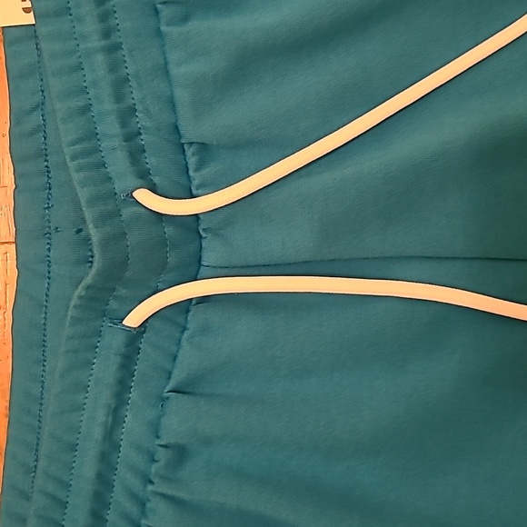 SPORTS ILLUSTRATED WOMEN'S BLUE SHORTS ELASTIC WAISTBAND SIZE SMALL - Picture 4 of 11